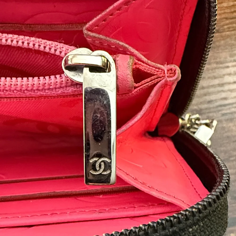 Chanel Black Quilted Zip Wallet w/COA & intact holo - Picture 9 of 16